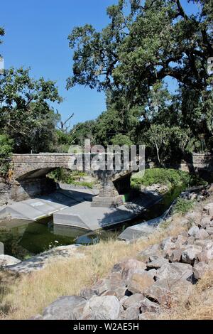 Lo Zinfandel Lane Bridge, Sant'Elena, Napa, California Foto Stock