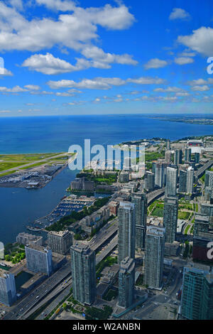 Lo skyline di Toronto come si vede dalla CN Tower Foto Stock