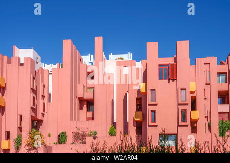 Calp, Spagna, 17 Giugno, 2019: la Muralla Roja edificio, Parete Rossa edificio di Calp, Spagna Foto Stock