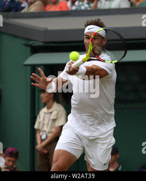Londra, Regno Unito. 06 Luglio, 2019. Rafael Nadal (ESP) giocando Jo-Wilfred Tsonga il giorno 6 presso il campionati di Wimbledon tennis, Wimbledon, a Londra il 6 luglio 2019 Credit: Paolo Marriott/Alamy Live News Foto Stock