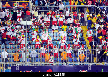 Il Cairo, Egitto. 7 Luglio, 2019. I sostenitori della Guinea durante l'Algeria vs Guinea.Totale Africa Coppa delle Nazioni Egitto 2019 al giugno 30 stadium est del Cairo.foto: Chokri Mahjoub Credito: Chokri Mahjoub/ZUMA filo/Alamy Live News Foto Stock