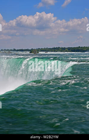 La maestosità delle Cascate Horseshoe in Niagara Falls, Ontario, Canada Foto Stock