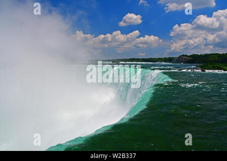La maestosità delle Cascate Horseshoe in Niagara Falls, Ontario, Canada Foto Stock