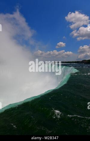 La maestosità delle Cascate Horseshoe in Niagara Falls, Ontario, Canada Foto Stock