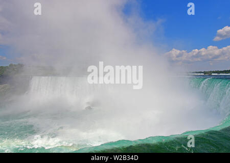 La maestosità delle Cascate Horseshoe in Niagara Falls, Ontario, Canada Foto Stock