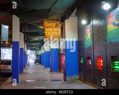 Famosa in tutto il mondo un caprone Tavern, fonte di ispirazione per il Saturday Night Live 'Cheezborger' skit. Chicago, Illinois. Foto Stock