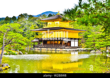 Kinkakuji Temple (il Padiglione Dorato) a Kyoto, Giappone Foto Stock