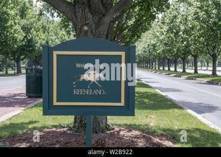 Lexington, Kentucky. Stati Uniti d'America. Giugno 2, 2015. Keeneland racetrack si prepara ad ospitare il 2015 Breeders Cup nel mese di ottobre. Foto Stock