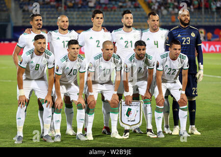 Il Cairo, Egitto. 7 Luglio, 2019. I giocatori di Algeria comportano per le foto prima del 2019 Africa Coppa delle Nazioni match tra Algeria e Guinea al Cairo, in Egitto, il 7 luglio 2019. L' Algeria ha vinto 3-0. Credito: Ahmed Gomaa/Xinhua/Alamy Live News Foto Stock