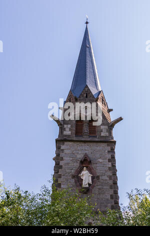 Parte superiore del tetto del principale chiesa protestante, Christuskirche, a Merano. Provincia di Bolzano, Alto Adige, Italia. L'Europa. Foto Stock