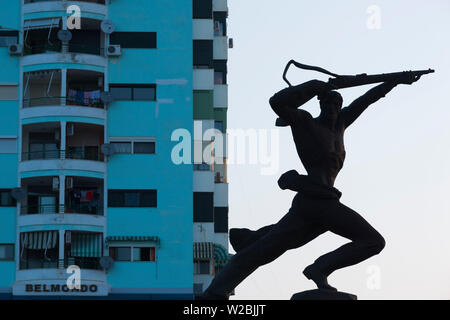 L'Albania, Durazzo, lungomare e l'era comunista statua Foto Stock