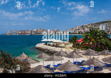 L'Albania, Albanese Riviera, Saranda, sulla spiaggia lungo il Mare Ionio Foto Stock