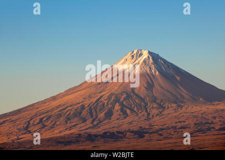 Armenia, Yerevan, Ararat pianura, il monte Ararat visto da Khor Virap Foto Stock