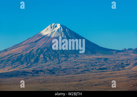 Armenia, Yerevan, Ararat pianura, il monte Ararat visto da Khor Virap Foto Stock