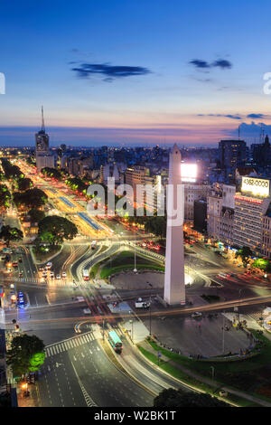 Argentina, Buenos Aires, Avenida 9 de Julio e obelisco Foto Stock