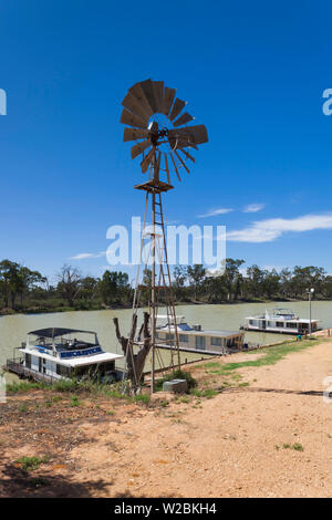 In Australia, in Sud Australia, Murray River Valley, a Loxton, case galleggianti sul fiume Murray Foto Stock