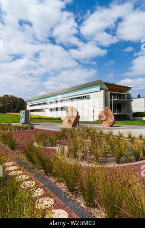 Australia, Territorio della Capitale Australiana, ACT, Canberra, National Portrait Gallery e arte aborigena Sculpture Garden Foto Stock