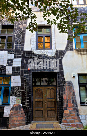 Esterno Kunst Haus Wien museo di Hundertwasser, Vienna, Austria, Europa Centrale Foto Stock