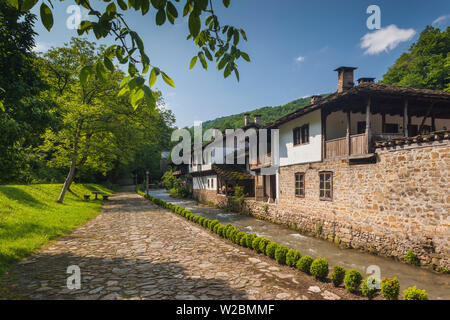 La Bulgaria, centrale Monti, Etar, Etar villaggio etnografico, tradizionale Ottomano era case Foto Stock