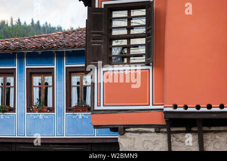 La Bulgaria, centrale Monti, Koprivshtitsa, dettaglio della nazionale bulgara in stile Revival house Foto Stock