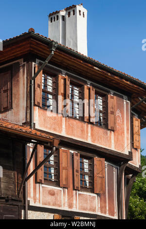 La Bulgaria, centrale Monti, Koprivshtitsa, dettaglio della nazionale bulgara in stile Revival house Foto Stock