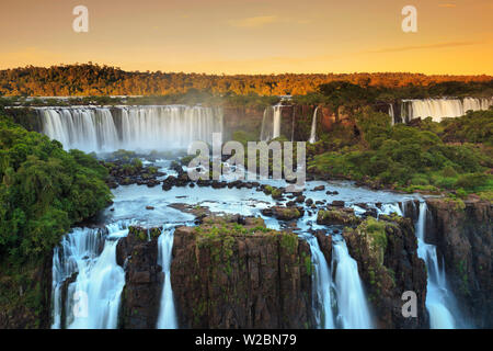 Il Brasile, Parana, Iguassu Falls National Park (Cataratas do Iguacu) (Sito UNESCO) Foto Stock