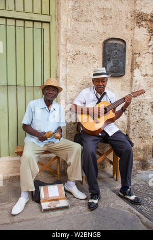 Musicisti di strada, Habana Vieja, Havana, Cuba Foto Stock