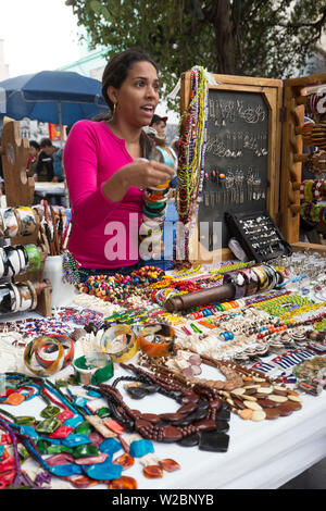Mercato di souvenir in Vedado, Havana, Cuba Foto Stock