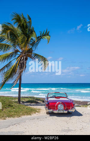 1959 Dodge Custom leale Lancer Convertible, Playa del Este, Havana, Cuba Foto Stock