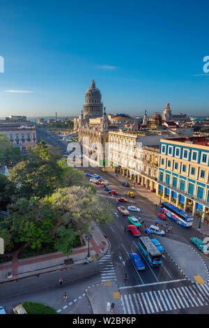 Cuba, La Habana, dal Capitolio e Hotel Inglaterra Foto Stock