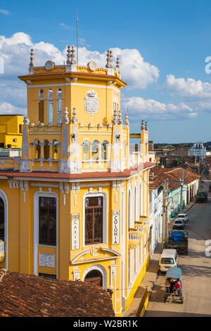 Cuba, Sancti Spiritus, Sancti Spiritus, Calle Independencia Sur - strada pedonale dello shopping, Colonia Espanola costruire una volta bianco solo gentlemen's club ora un department store Foto Stock