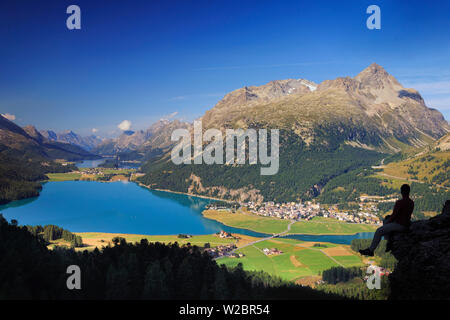 La Svizzera, Grigioni, alta Engadina, San Moritz, vista in elevazione della valle e laghi (MR) Foto Stock