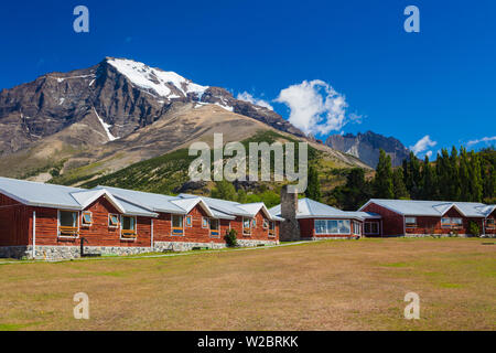 Il Cile, regione di Magallanes, Parco Nazionale Torres del Paine, edifici dell'Hotel Las Torres Foto Stock