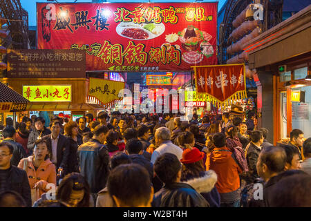 La Donghuamen Night Market, Wangfujing, Pechino, Cina Foto Stock