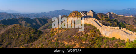 La Cina, nella provincia di Hebei, Luanping County, Jinshanling, la Grande Muraglia della Cina (Patrimonio Mondiale dell'UNESCO) dalla dinastia Ming Foto Stock