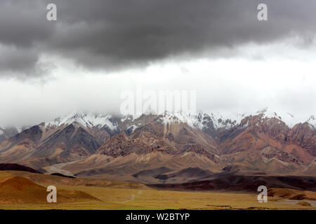 Paesaggio, strada da Kashgar a Torugart Pass, Kizilsu Prefettura, Xinjiang Uyghur Regione autonoma, Cina Foto Stock