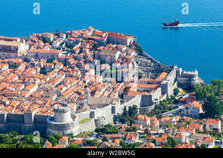 Vista in elevazione su Stari Grad (Città Vecchia), Dubrovnik, Dalmazia, Croazia Foto Stock