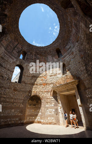 Occhio di Vestibolo del Palazzo di Diocleziano, Stari Grad (Città Vecchia), Split, Dalmazia, Croazia Foto Stock