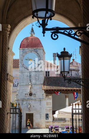 Municipio di clock tower, Stari Grad (Città Vecchia), Trogir, Dalmazia, Croazia Foto Stock