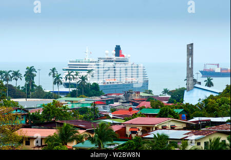 Costa Rica, Puerto Limon, nave da crociera Queen Victoria, porto caraibico Foto Stock