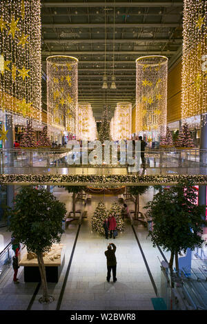 Germania, Berlino Mitte, Potsdamer Platz Arkaden, shopping mall Foto Stock