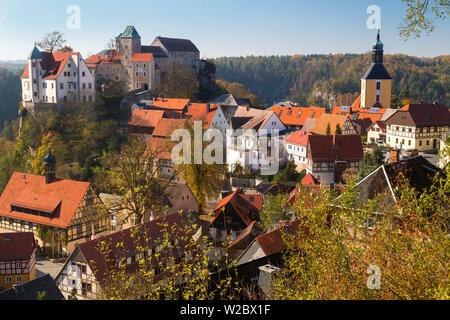 Castello Hohnstein in autunno, Hohnstein, Svizzera Sassone, Germania Foto Stock