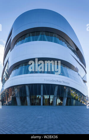 Germania, Baden-Wurttemburg, Stuttgart-Unter-Turkheim, Mercedes-Benz Museum building Foto Stock