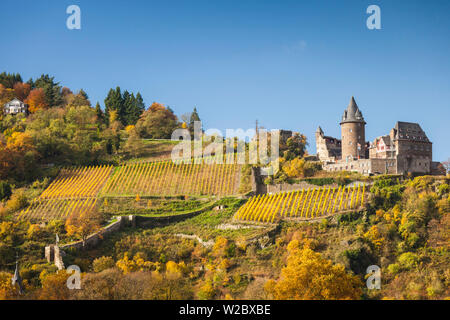 Germania Renania-Palatinato, Bacharach, Burg Castello Stahleck, autunno Foto Stock