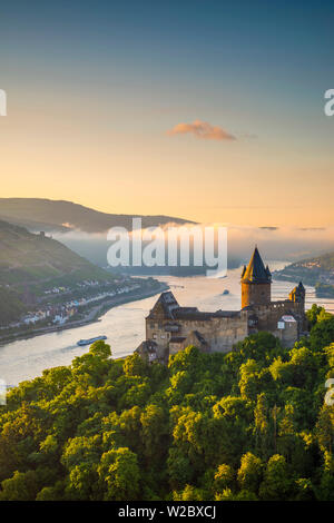 In Germania, in Renania Palatinato, Bacharach, Burg Stahleck (Castello Stahleck), il fiume Reno Foto Stock