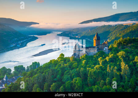 In Germania, in Renania Palatinato, Bacharach, Burg Stahleck (Castello Stahleck), il fiume Reno Foto Stock