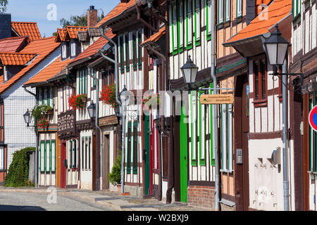 Le case con la struttura in legno, città vecchia, Wernigerode, Montagne Harz, Sassonia-Anhalt, Germania Foto Stock