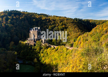 Burg Eltz, vicino a Cochem, Renania-Palatinato, Germania Foto Stock