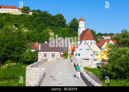 Harburg del pittoresco antico ponte in pietra, Harburg, Baviera, Germania Foto Stock