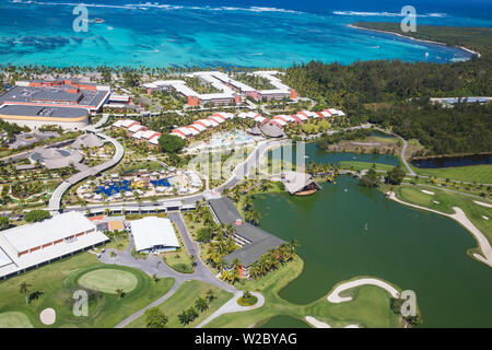 Repubblica Dominicana, Punta Cana, vista di Â Barcelo Bavaro Palace Deluxe Hotel e il Lakes campi da Golf da P.D. Il colorante Foto Stock